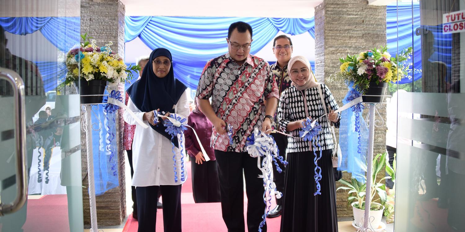 Perubahan Bisnis, Universitas Dial dan Dalis - Universitas