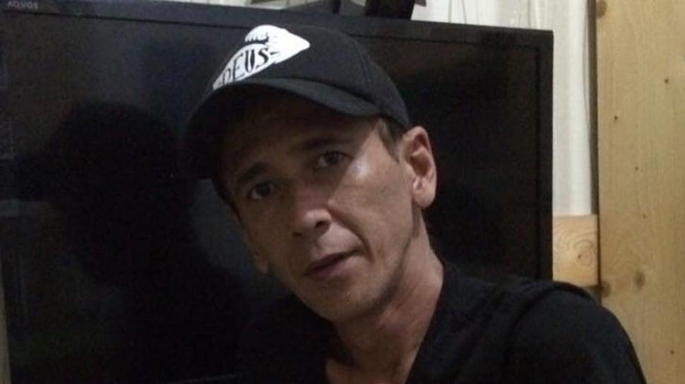 Dibandingkan dengan Ahmad Dhani, atau Ex -Huband dari Yuni Shara Shara Admiti, tetapi siap untuk log...